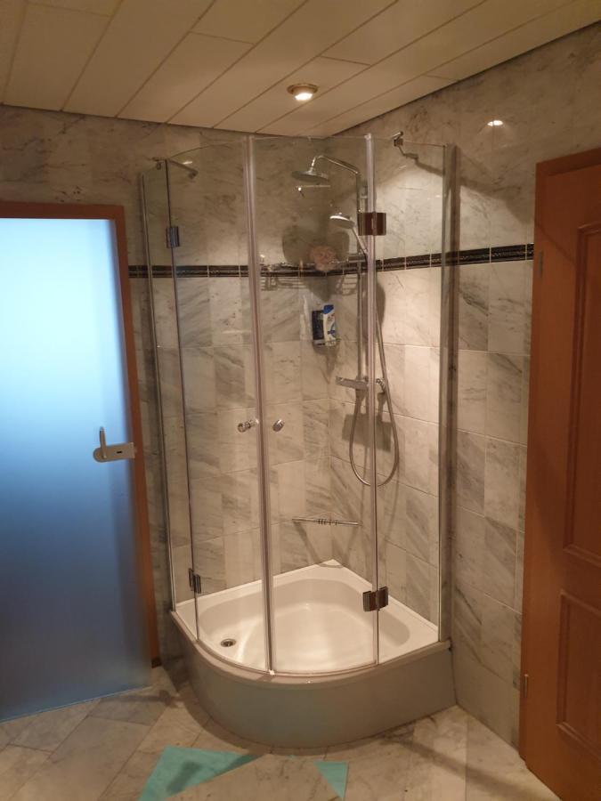 Wohnung Fuer 4 Personen, 2 Schlafzimmer, 2 Parkplaetze, Wlan Констанц Екстер'єр фото